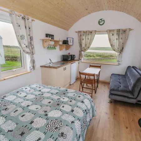 The Snuggly Sheep Shepherd Hut Farm Stay Ballyshannon Ngoại thất bức ảnh