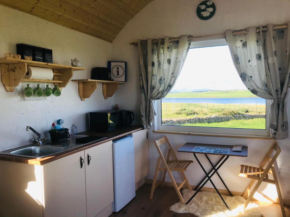 The Snuggly Sheep Shepherd Hut Farm Stay Ballyshannon Ngoại thất bức ảnh